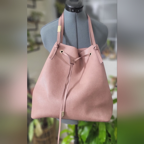 Foley+Corinna - Picture 2 of 6